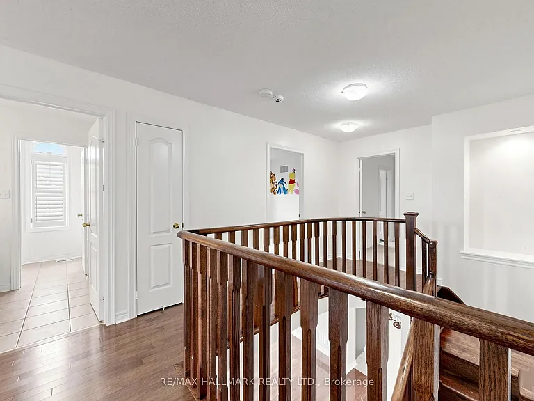 72 Middlecote Dr — Photo 23