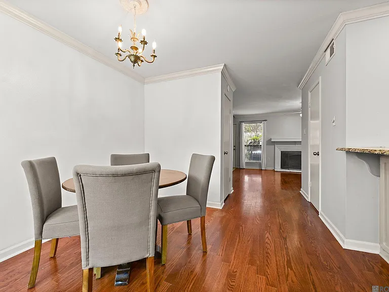 981 Ridgepoint Ct — Photo 8