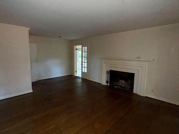 4th image of 1549 Country Club Road