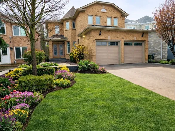 100 Larratt Ln #Bmt, Richmond Hill, ON L4C 0E3