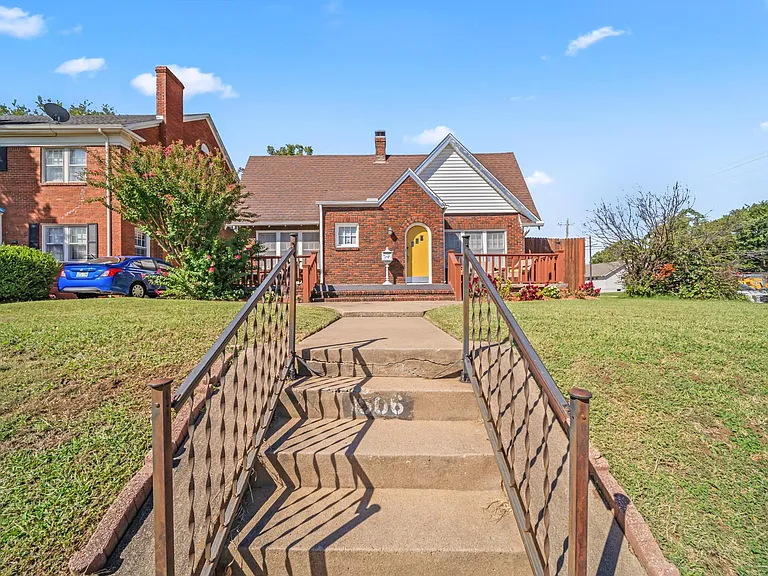 1506 S Florence Pl — Photo 35