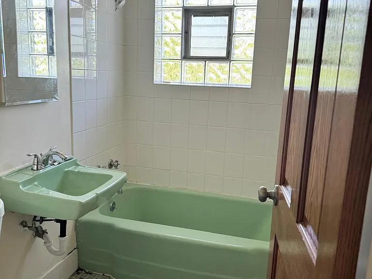 612 N Wolf Rd #3 — Photo 2