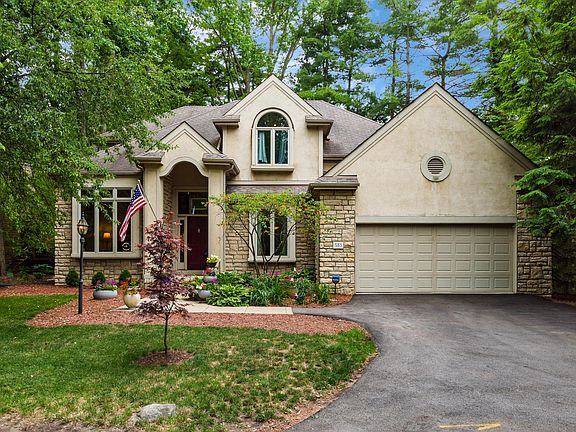 2nd image of 583 Pinegrove Pl