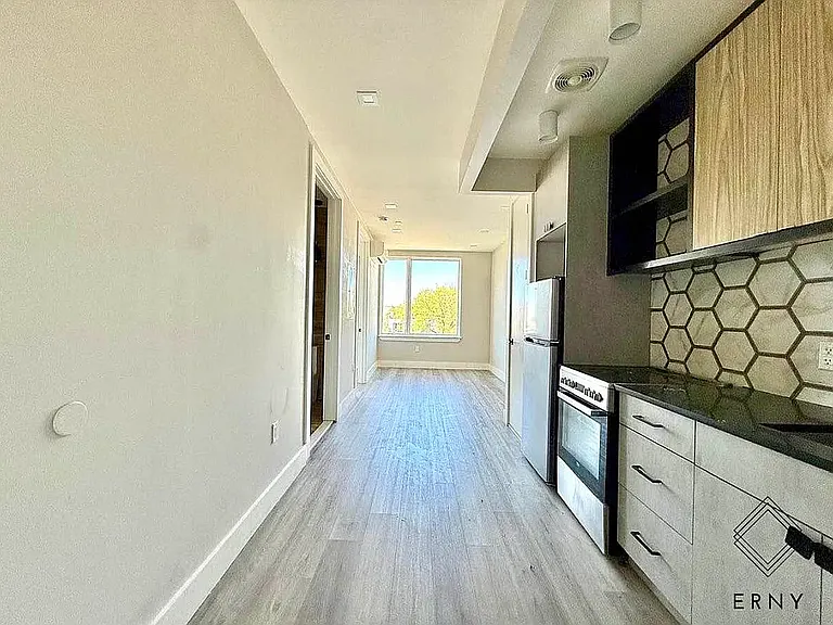 1565 New York Ave #5D — Photo 3