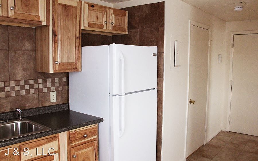 2nd image of 100 North St APT 5