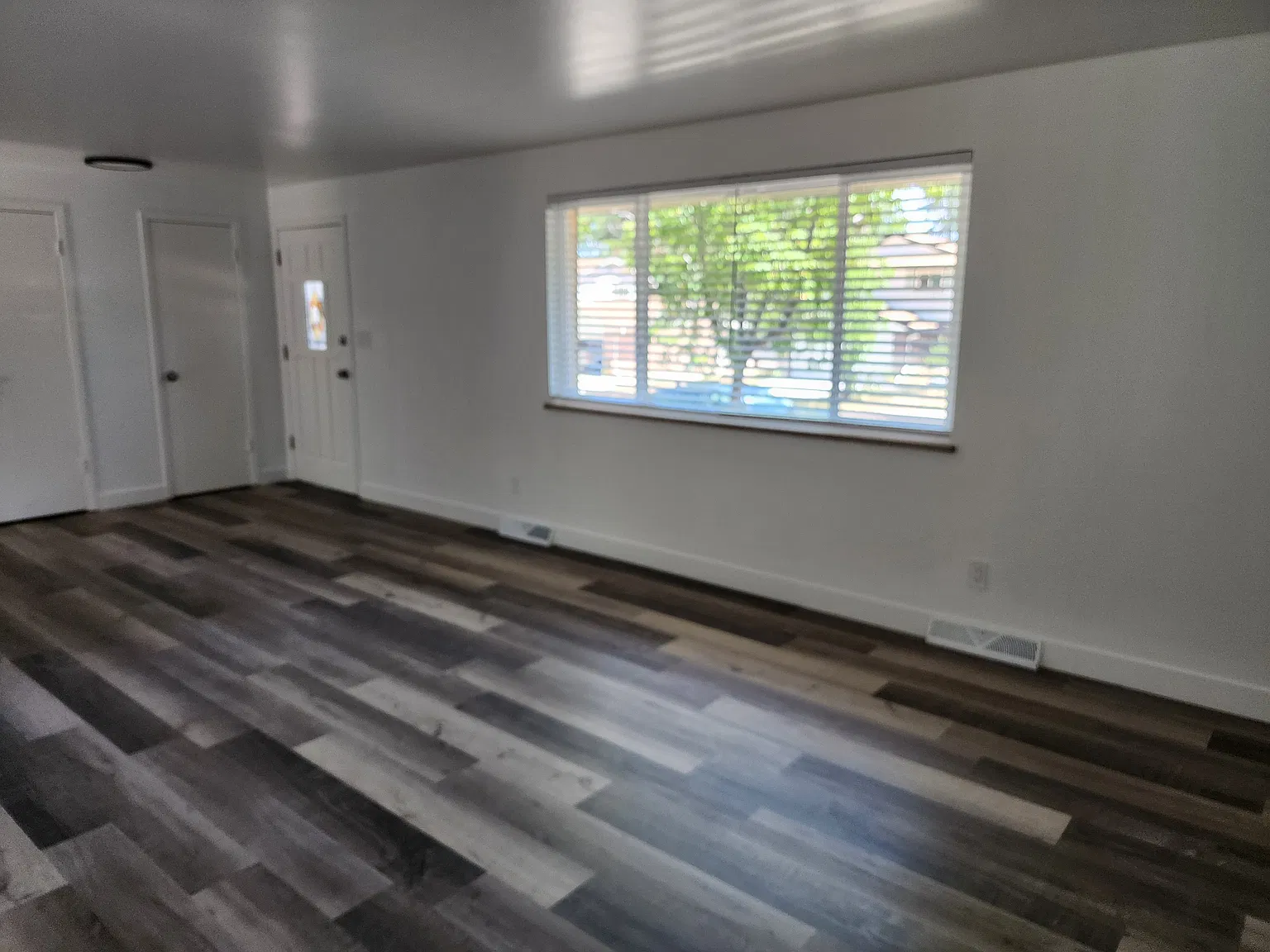 4 bed, 1.5 bath, 2100 sqft, $3,000 — Photo 4
