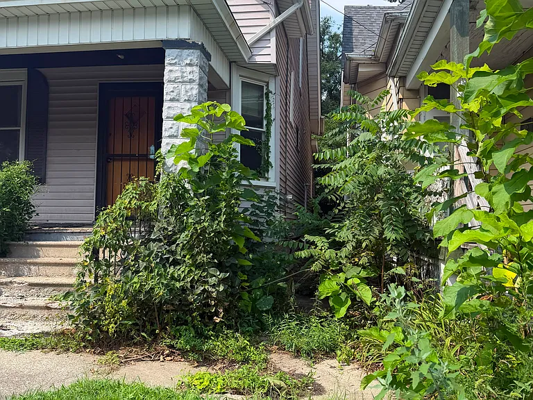 829 E McClure Ave — Photo 3