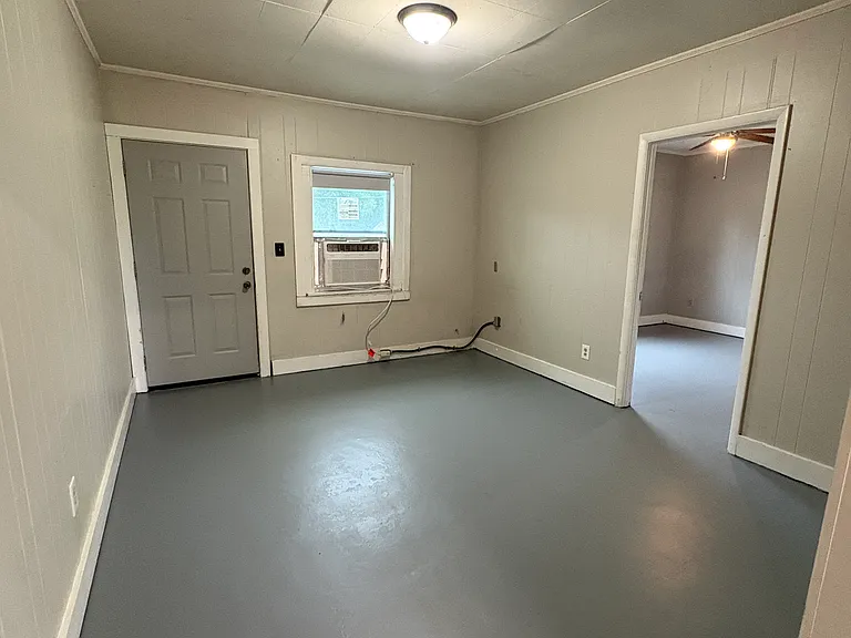 113 N West St #115 — Photo 9