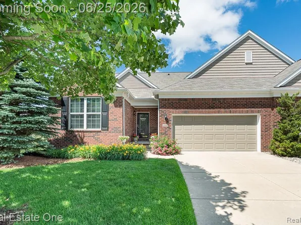2082 Orwell St, Lake Orion, MI 48360