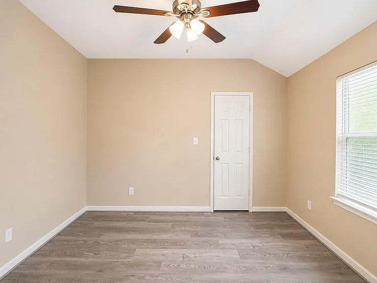 9104 N Green River Dr #E — Photo 26