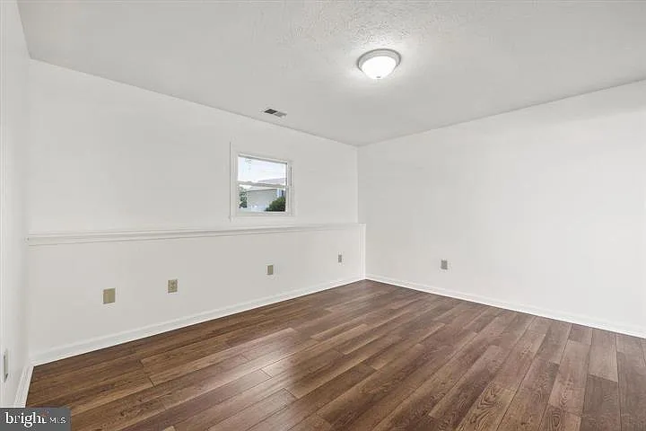 136 Nightingale Ave — Photo 23