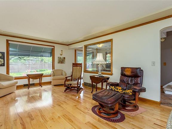 3rd image of 110 Nottingham Dr
