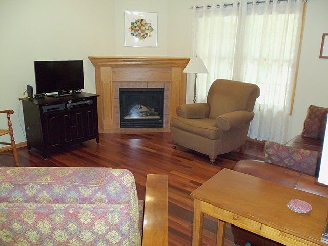 1st image of 1104 Village Dr
