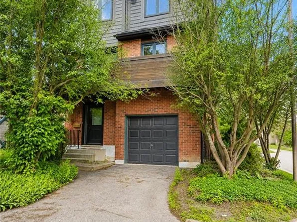 1983 Main St W #15, Hamilton, ON L8S 4R3