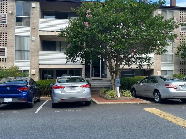 5606 Bloomfield Dr APT 101, Alexandria, VA 22312