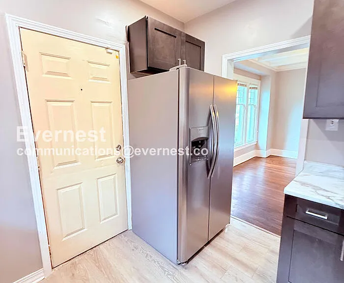2047 Seward Ave — Photo 3