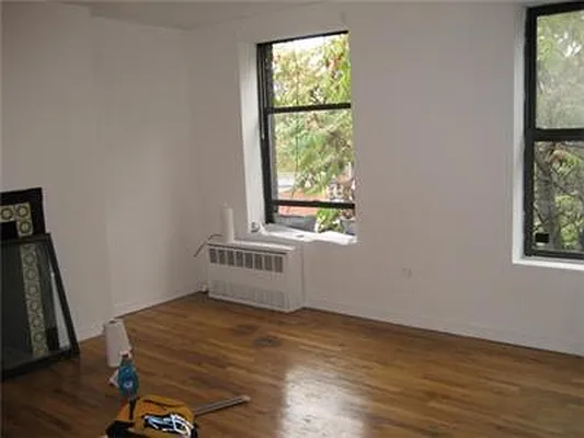 Rented by Adina Realty | media 16