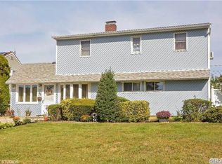 51 Friendly Rd, Hicksville, NY 11801