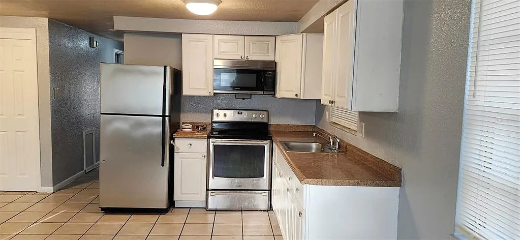 2 bed, 1.0 bath, 741 sqft, $1,350 — Photo 3