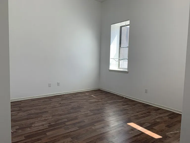 333 Earp Street — Photo 25