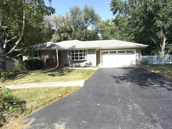 4874 E Lawn Dr, Rockford, IL 61108
