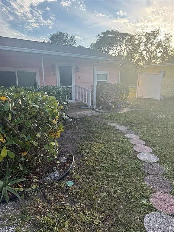 3 bed, 2.0 bath, 912 sqft, $1,900 — Photo 4