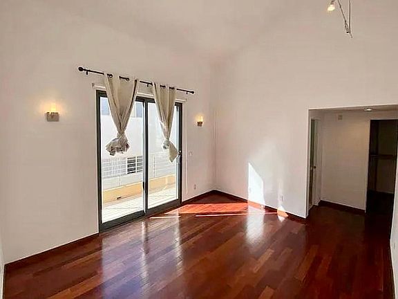 2nd image of 914 14th St #104A