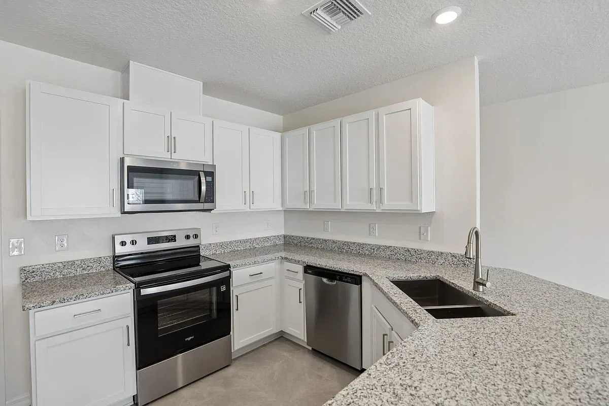 3 bed, 2.5 bath, 1557 sqft, $2,100 — Photo 2