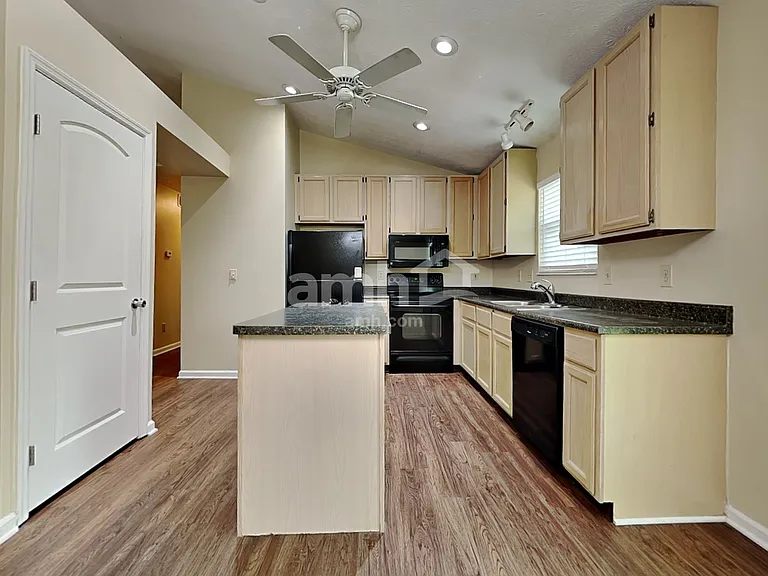 3659 Shorewood Dr — Photo 3
