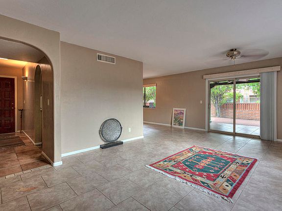 2nd image of 117 E La Soledad