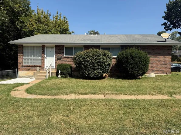 3555 High Dr, Saint Ann, MO 63074