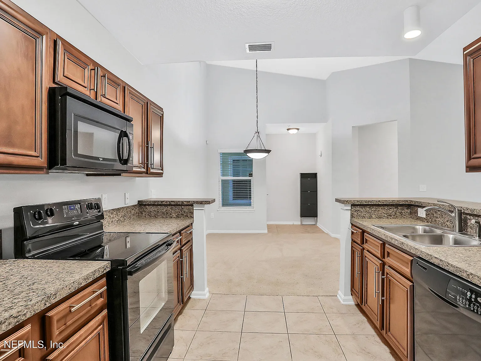 2 bed, 2.0 bath, 1158 sqft, $1,550 — Photo 1
