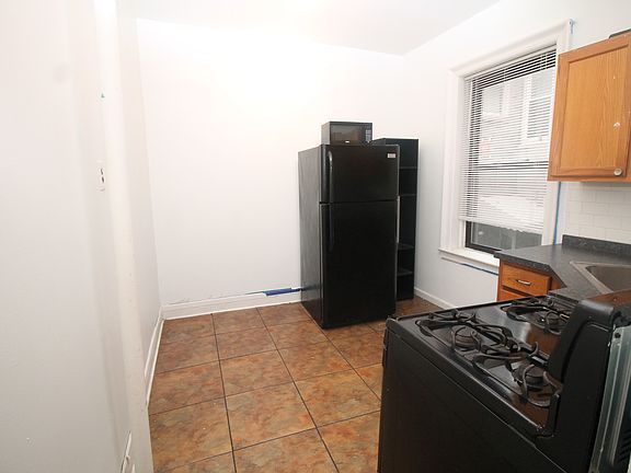 2nd image of 115 Highland Ave APT 3