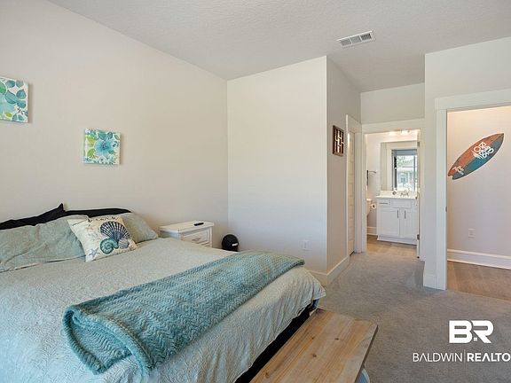 4th image of 9869 Lakeview Dr