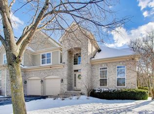 717 Stone Canyon Cir, Inverness, IL 60010