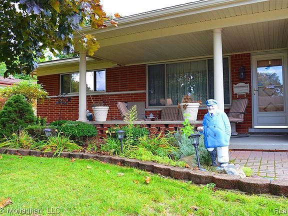 3rd image of 30632 Gruenburg Dr