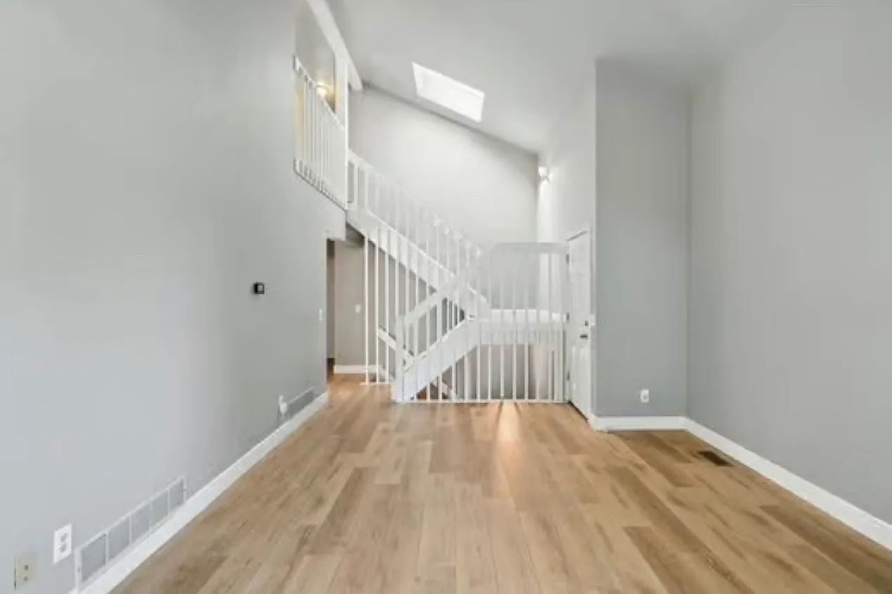 3 bed, 3.5 bath, 2125 sqft, $3,000 — Photo 4