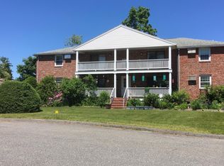18 Zabriskie Dr APT B, Newburyport, MA 01950