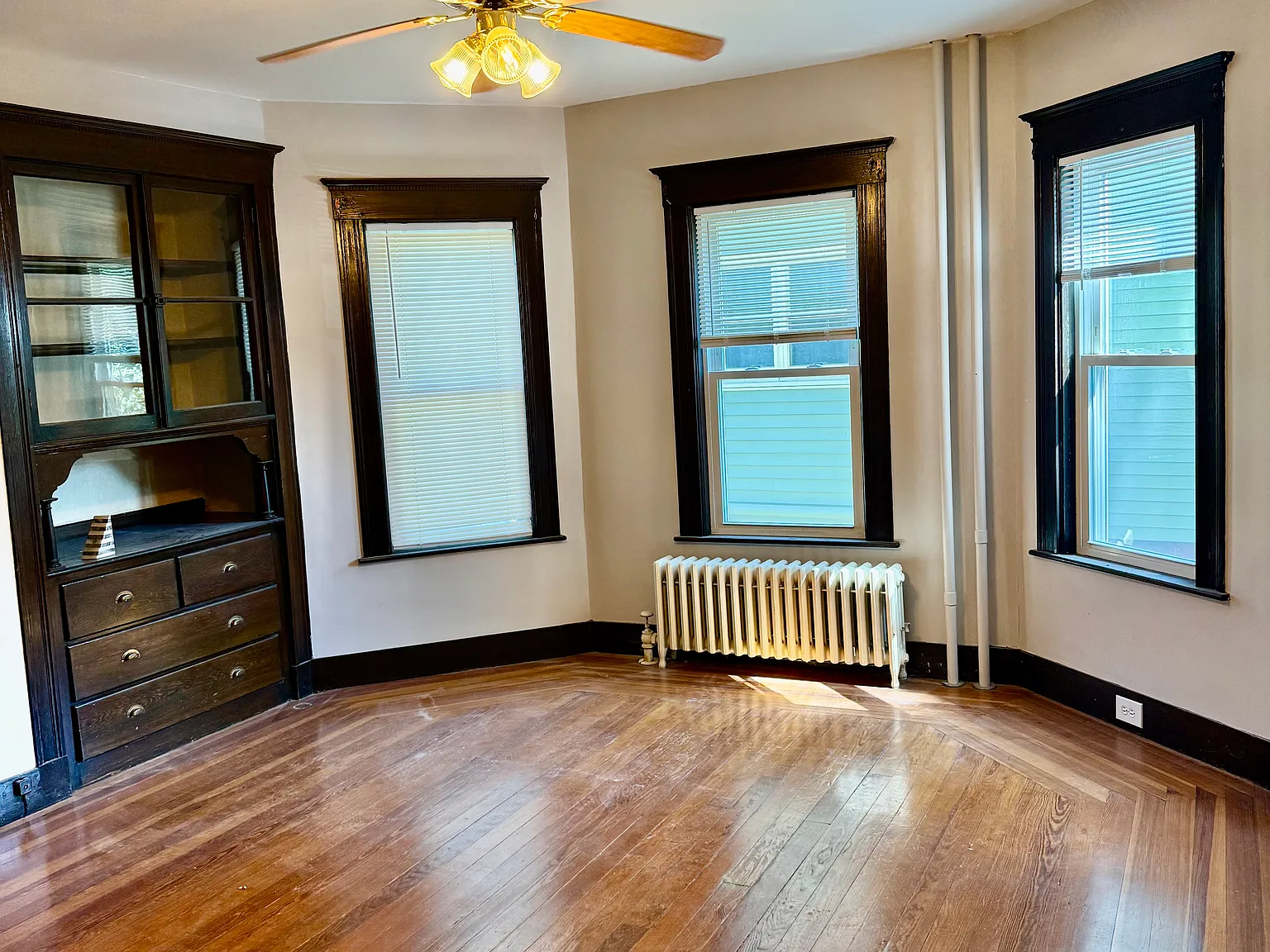 2 bed, 1200 sqft, $3,000 — Photo 4