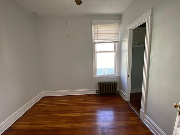 4th image of 3325 N Whipple St #2