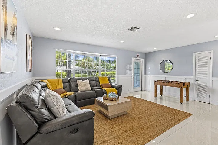 1422 Coolidge St — Photo 3