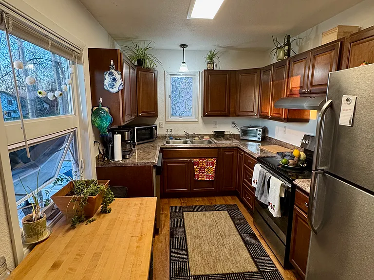 3541 Scarlet Pl #B — Photo 2