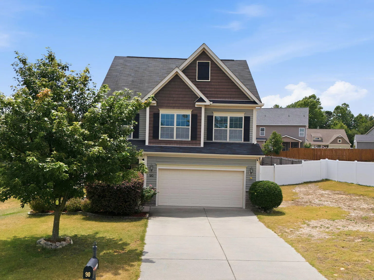 4 bed, 3.5 bath, 2587 sqft, $2,200 — Photo 4