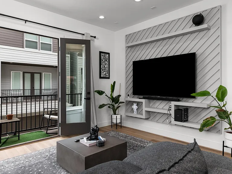 3030 Live Oak St — Photo 8
