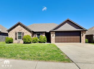 1410 Abbey Ln, Centerton, AR 72719