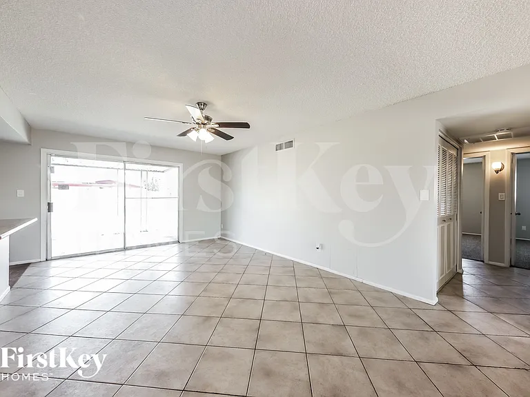 3636 W Beryl Ave — Photo 4