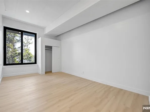 114 Pine Street image 16 of 35