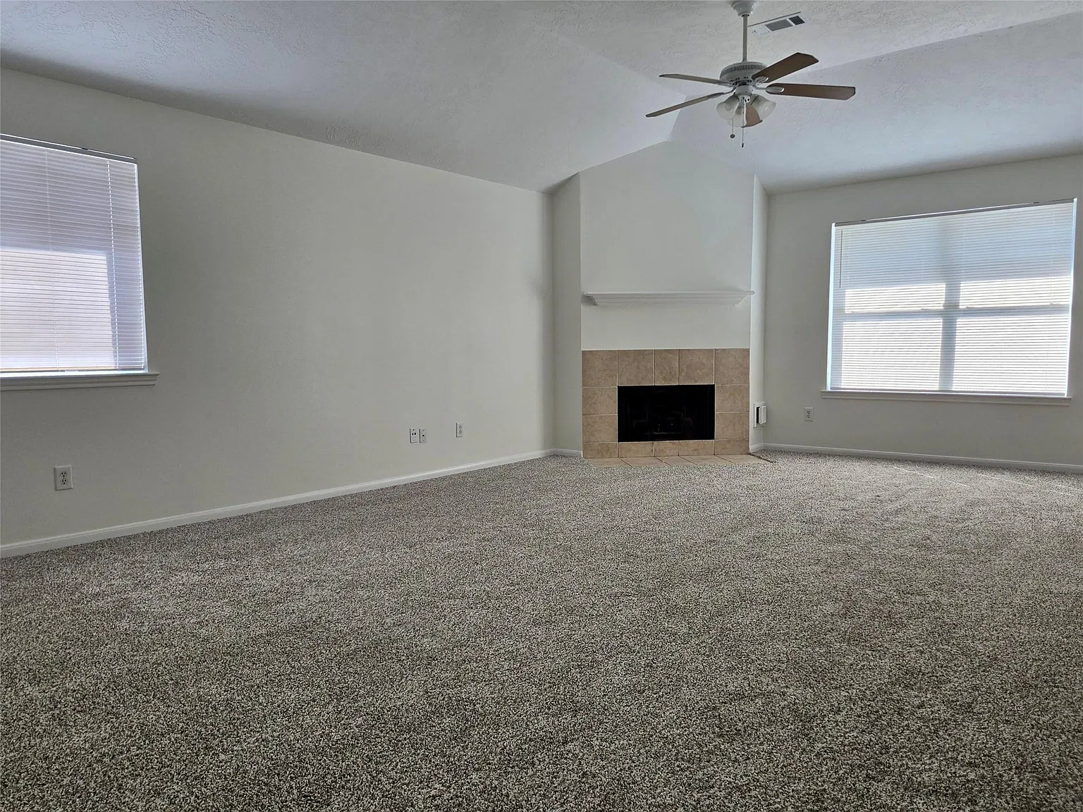 3 bed, 2.0 bath, 1735 sqft, $1,900 — Photo 3