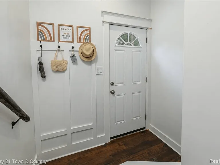 28588 Pierce St — Photo 23