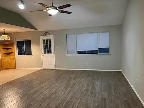 2327 Goldspring Ln — Photo 5
